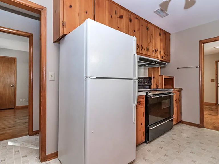 336 S Duncan Ave — Photo 3