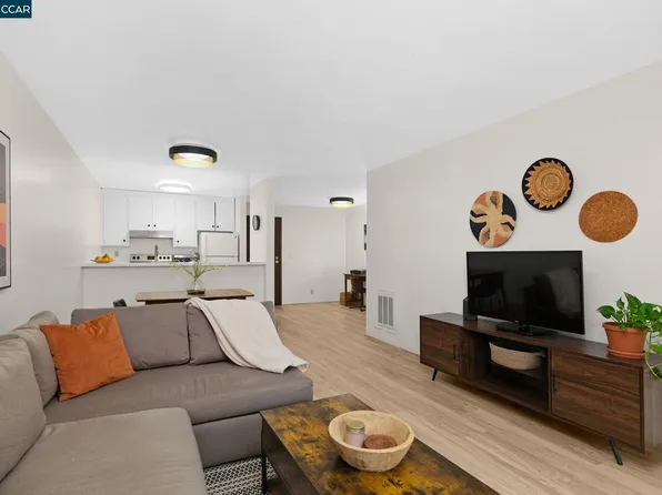 288 Whitmore St #221, Oakland, CA 94611