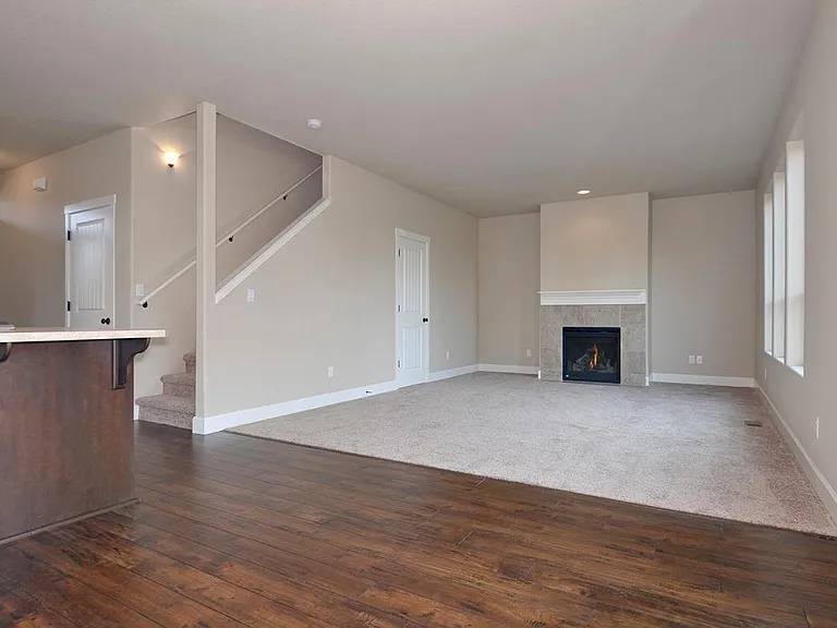 228 SE Maple St — Photo 2