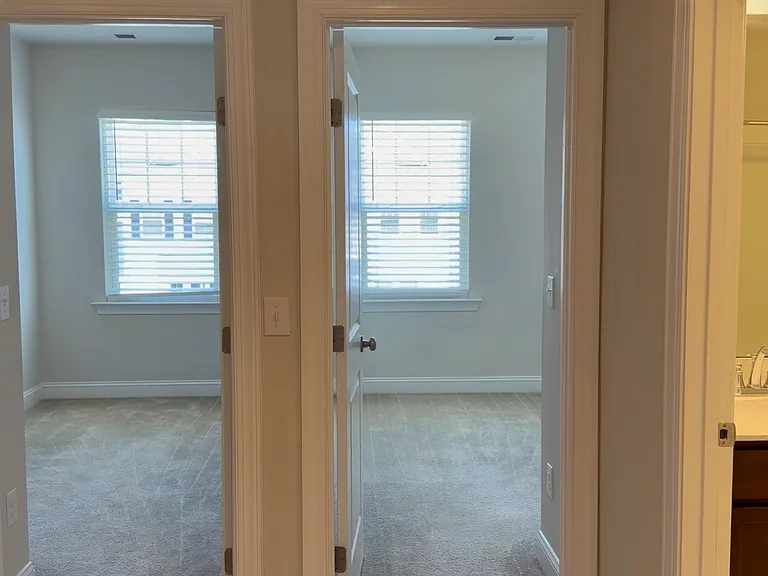 1065 Larabee Ln — Photo 6