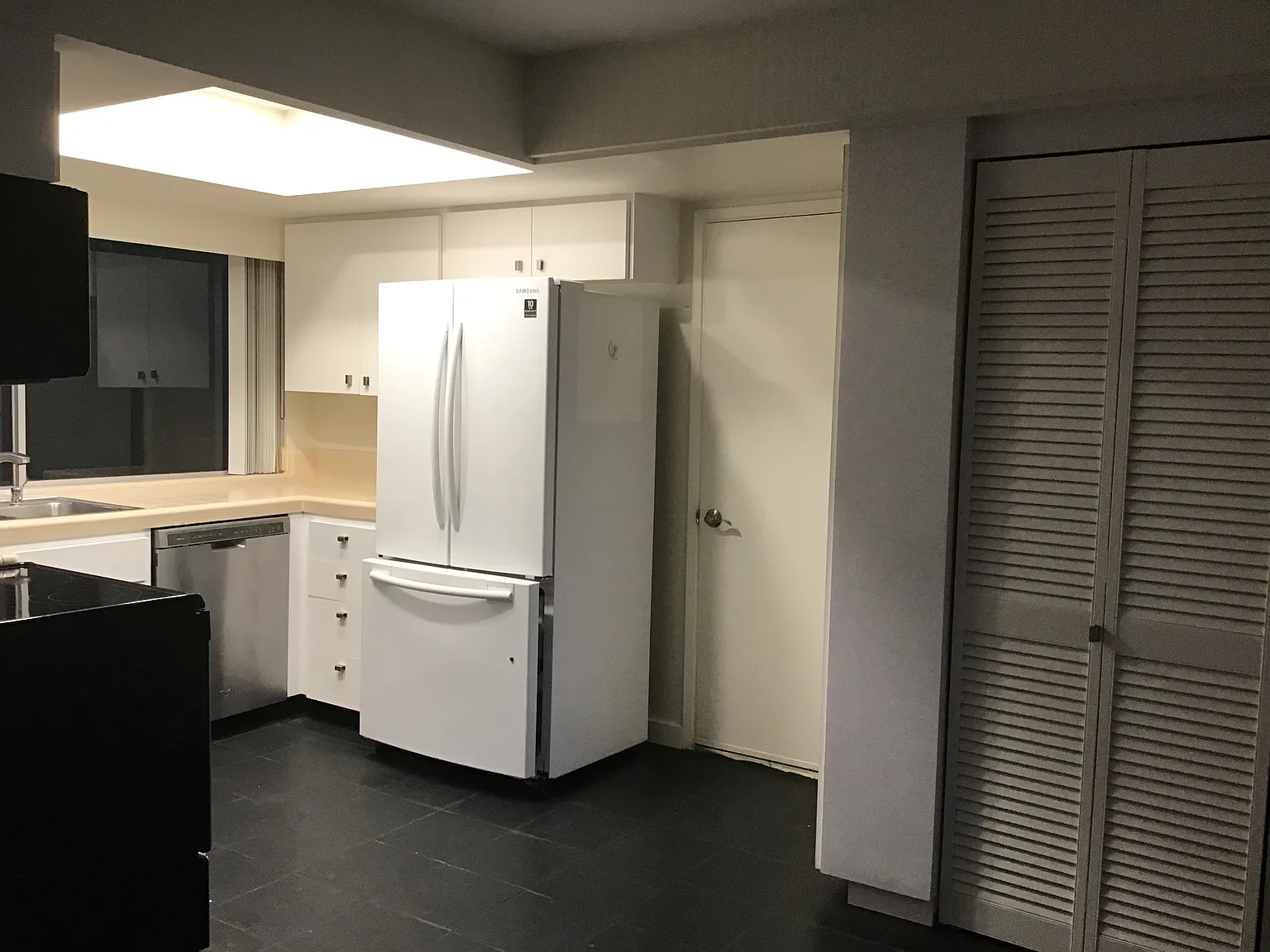 3 bed, 2.5 bath, 1717 sqft, $5,400 — Photo 4