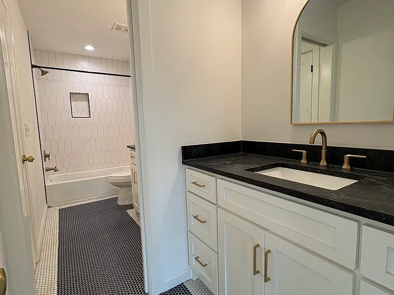 2105 W Easton St — Photo 9