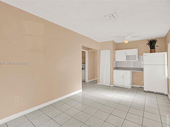 4th image of 474 E 10th St