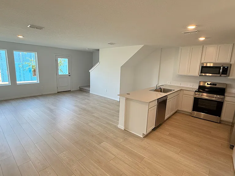 837 Lynx St — Photo 6