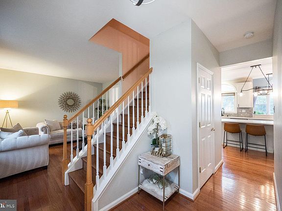 3rd image of 302 Woods Edge Ln