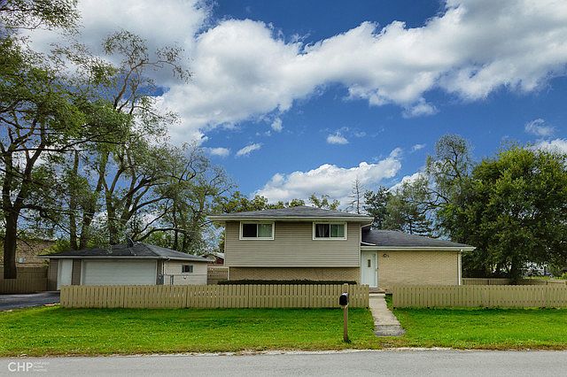 1st image of 10601 S 80th Ct