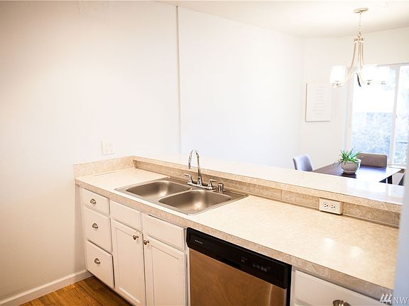 4th image of 15815 Admiralty Way APT C2