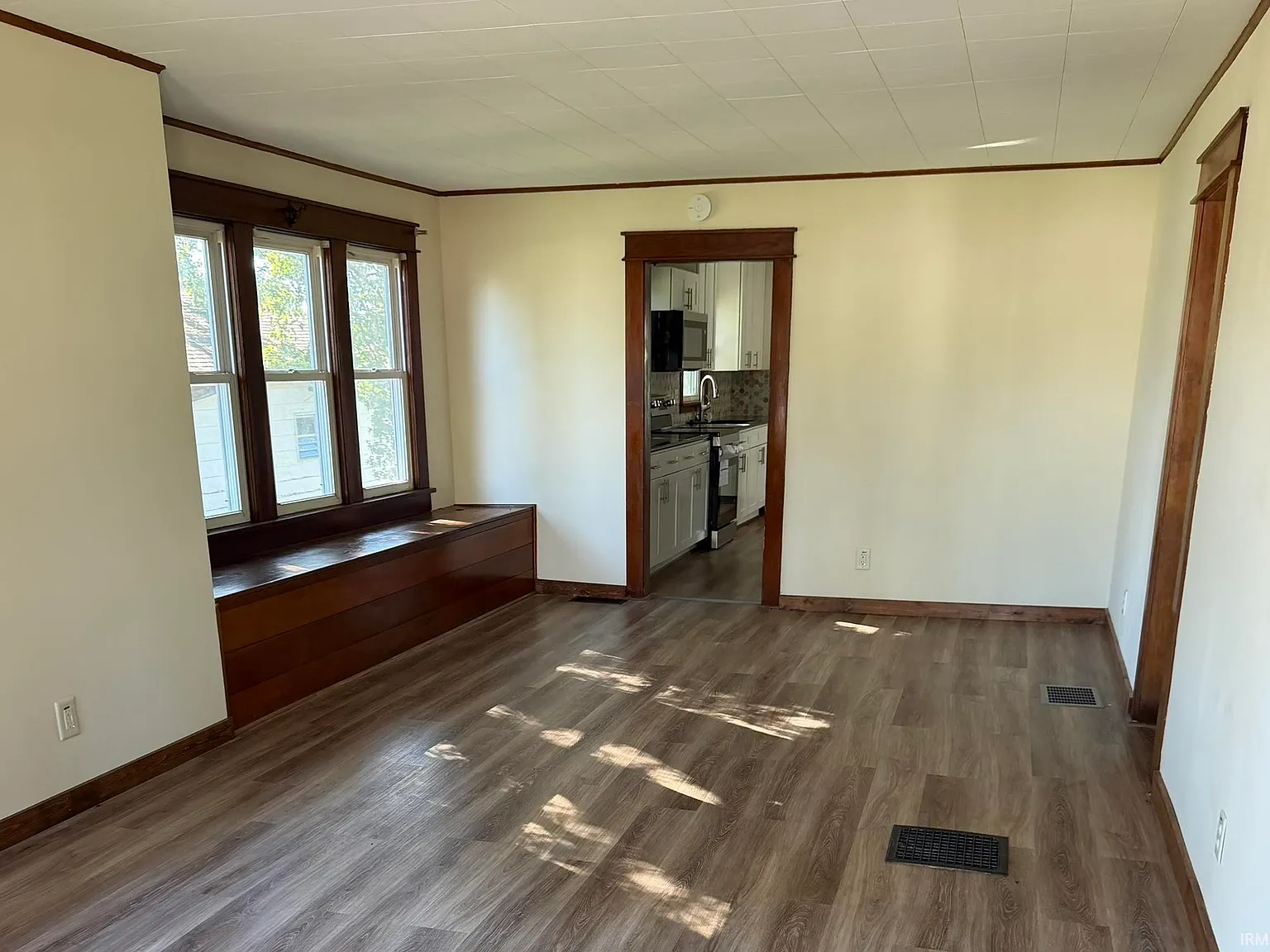 3 bed, 1.0 bath, 1082 sqft, $2,000 — Photo 3