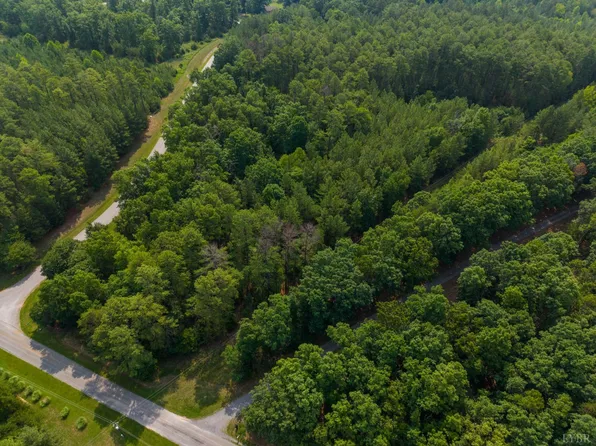 305 Runaway Bay Rd, Lynch Station, VA 24571