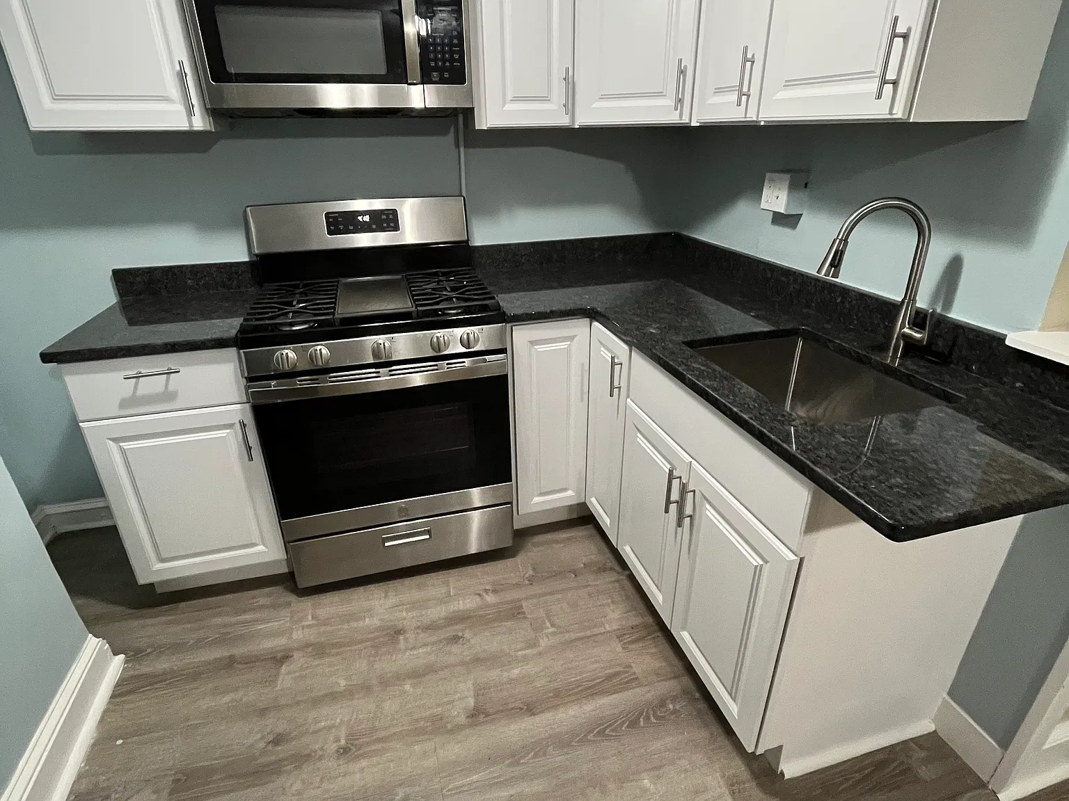 Studio, 950 sqft, $1,025 — Photo 2