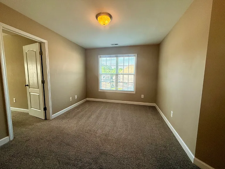 1820 Shady Knoll Ln — Photo 5