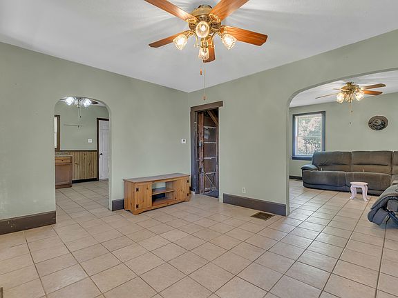 5th image of 320 Pleasant St