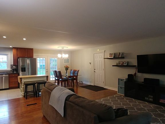 3rd image of 10107 W 151st St
