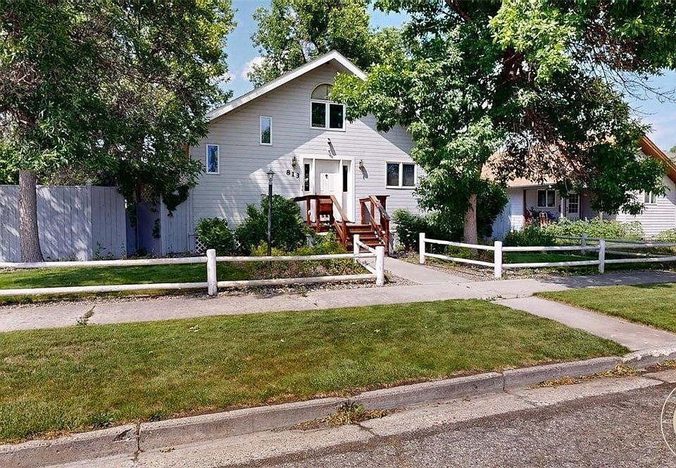 1st image of 813 E 4th St