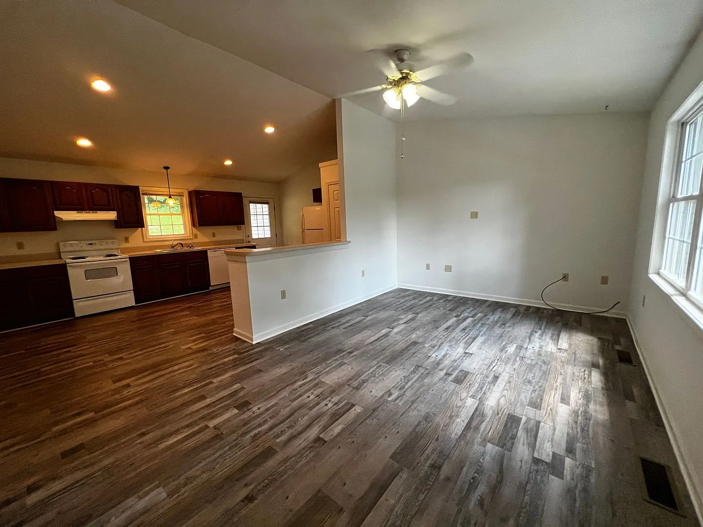 812 Early Street — Photo 1