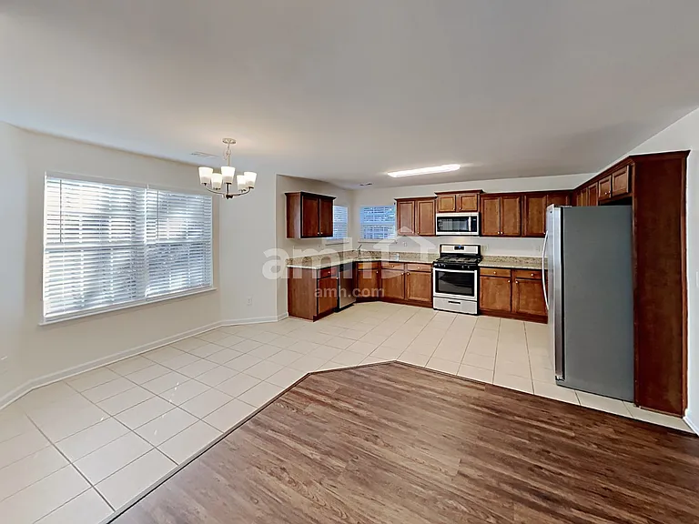 413 Village Way — Photo 4