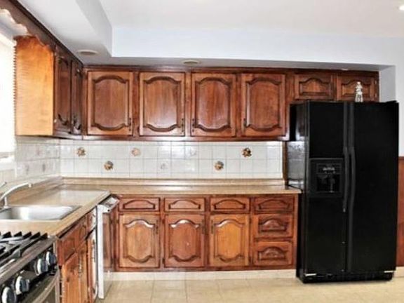 4th image of 1050 Koelle Blvd #2