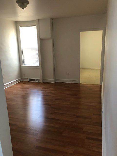 1st image of 130 Lower Oak St