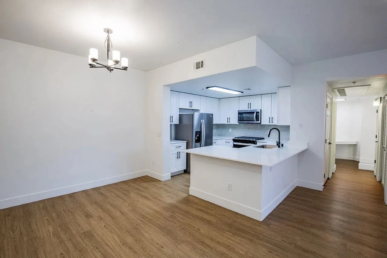 Colton Apartments — Photo 2