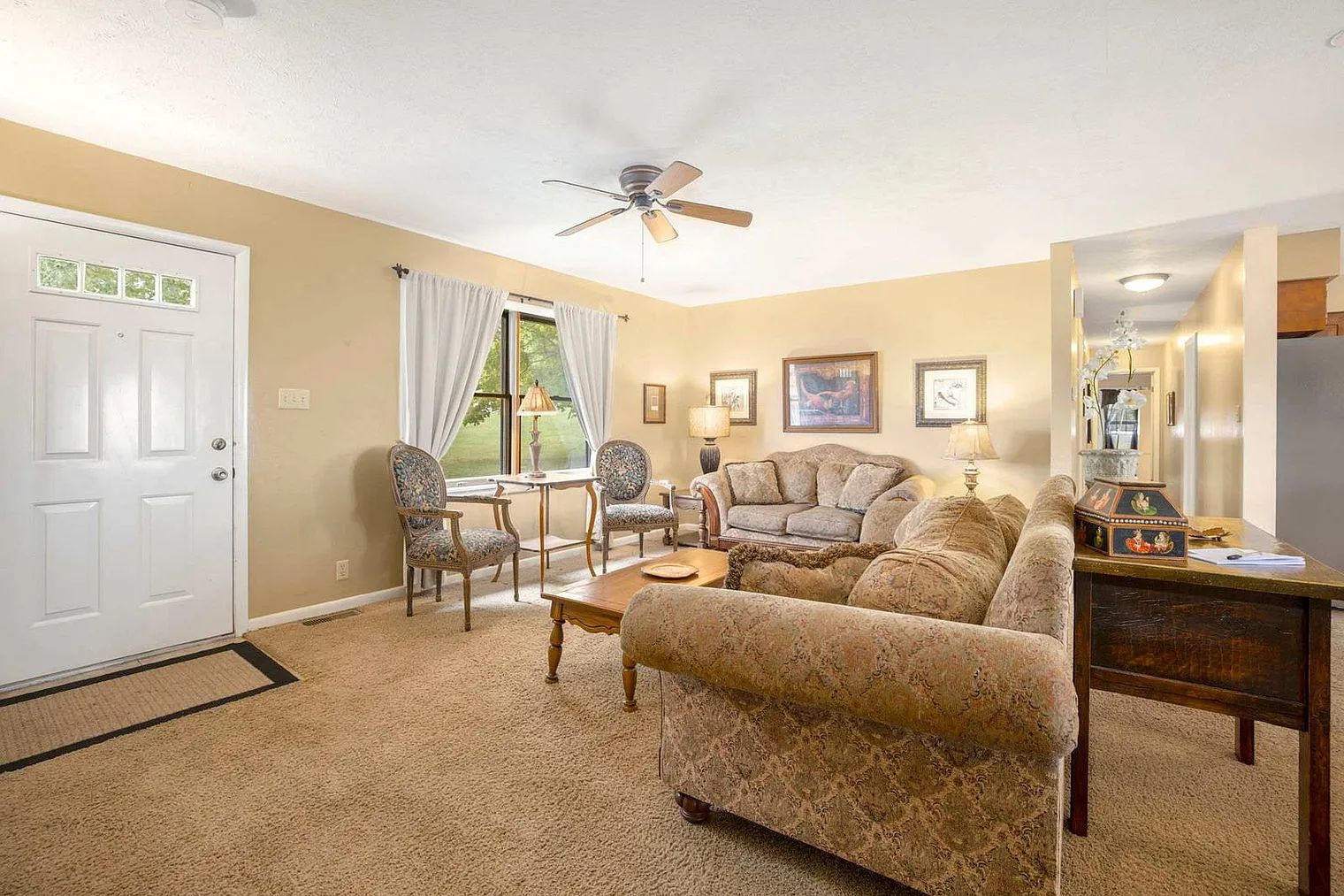 5 bed, 2.0 bath, 1614 sqft, $6,942 — Photo 2