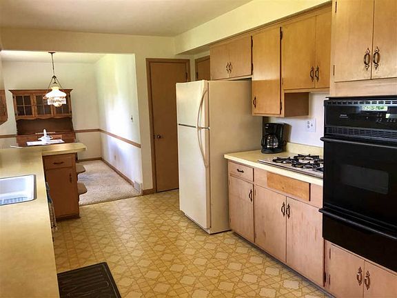 5th image of 815 Emerson Dr