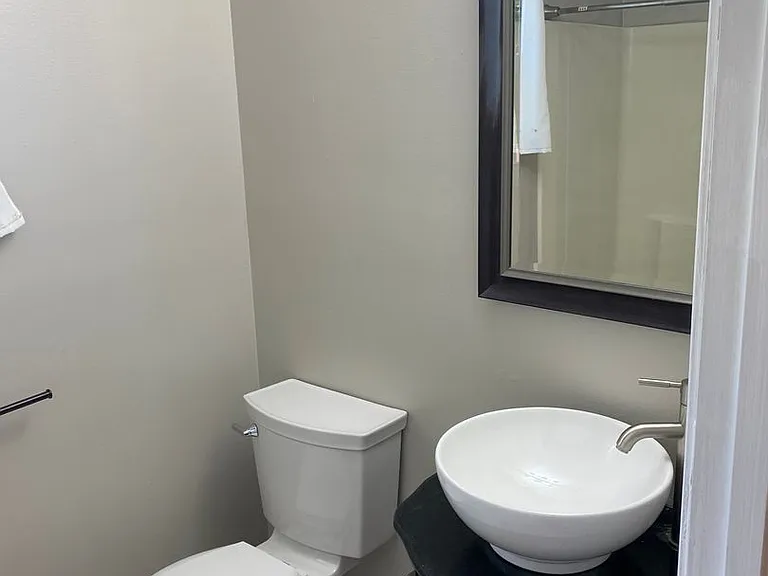 449 W Hines St — Photo 2