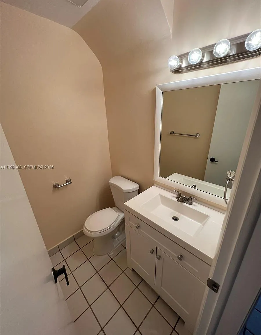 Colonies Condo — Photo 4