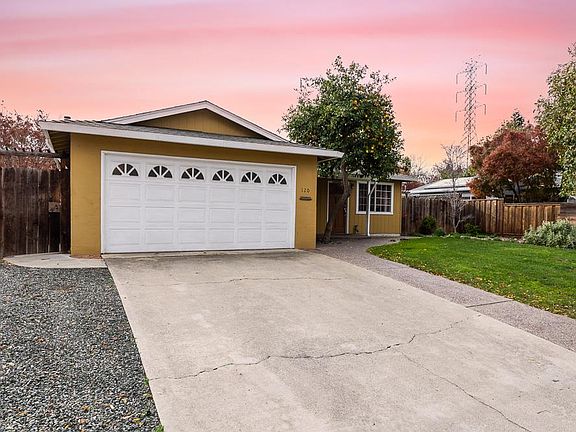 2nd image of 120 Arroyo Grande Way