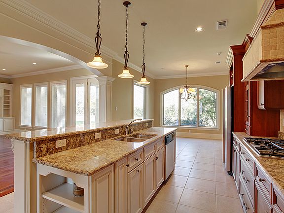 4th image of 22 Fairway Oaks Dr