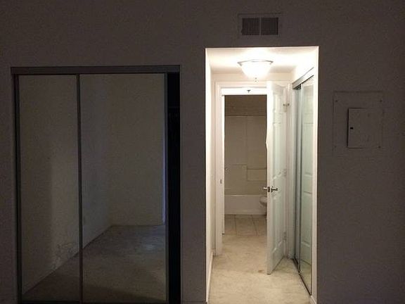 2nd image of 1564 Tanglewood Ln Unit 7