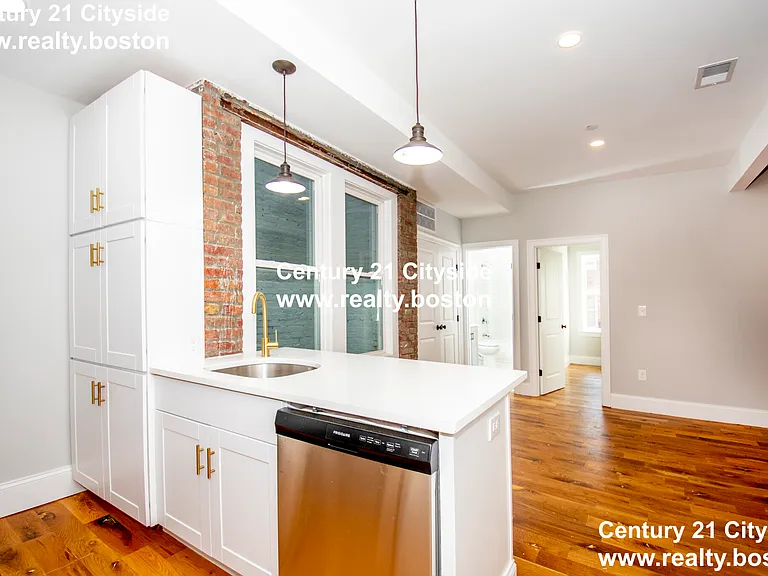 142 Chelsea St #2 — Photo 2