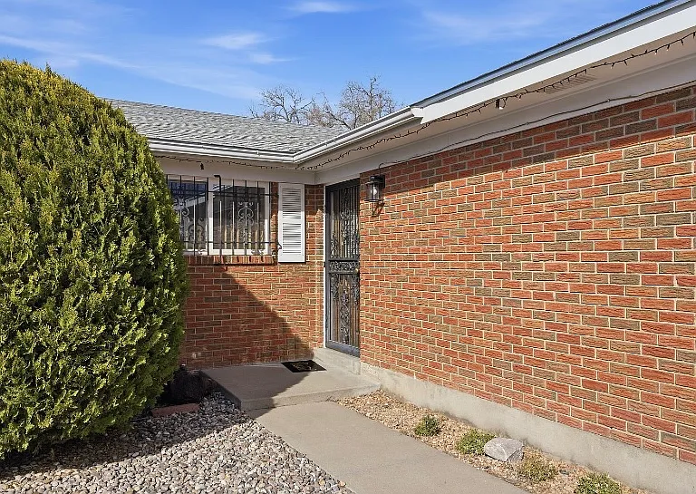 4305 Andrew Dr NE — Photo 2