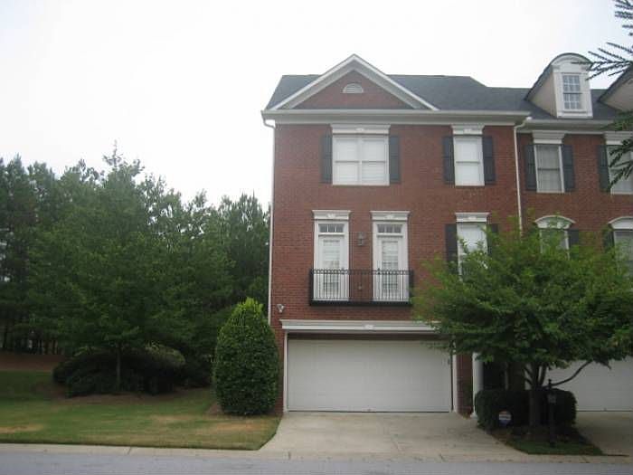 TOWNHOME WITH GREENSPACE