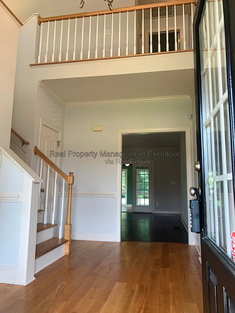 4 bed, 2.5 bath, 2965 sqft, $2,495 — Photo 2