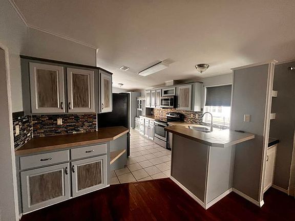 2nd image of 637 Sunset Cir