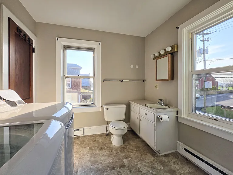 1042 Martindale Rd — Photo 12