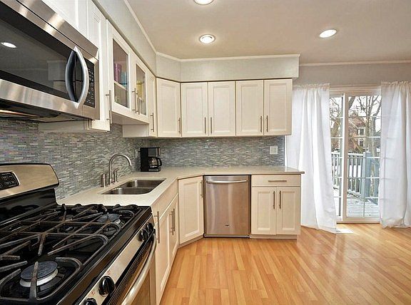 4th image of 986 Casa Solana Dr