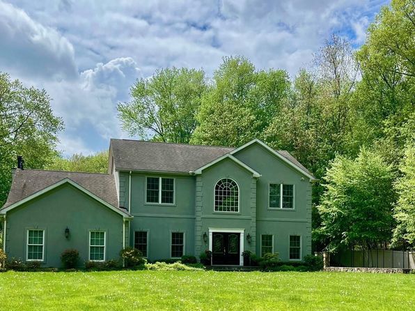 27 Pheasant Run Road, Putnam Valley, NY 10579