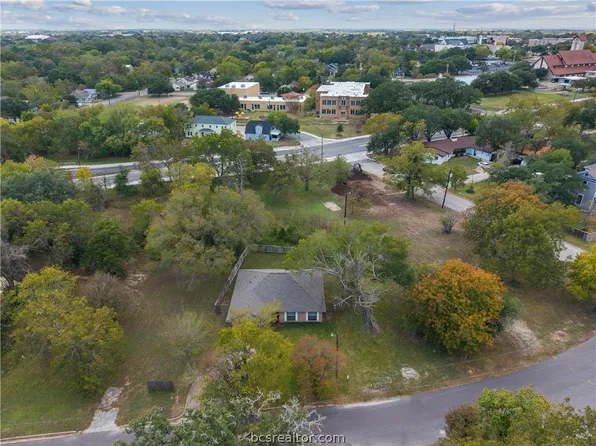 1003 E 24th St, Bryan, TX 77803