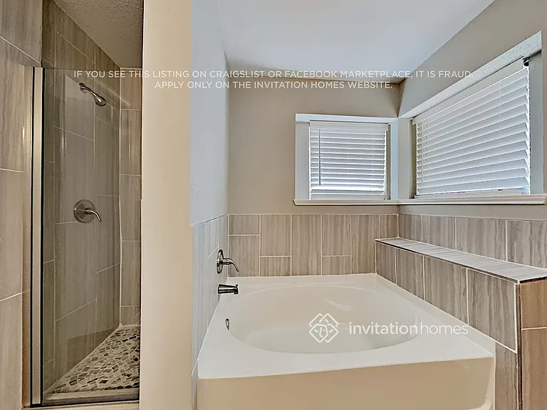9218 Oak Hollow Dr — Photo 17