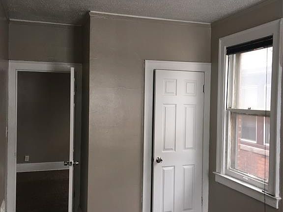 2nd image of 2925 W Buena Vista St