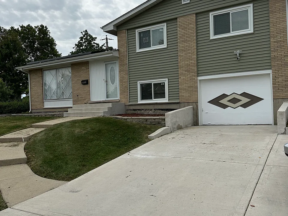 732 S Lodge Ln