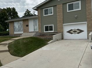 732 S Lodge Ln, Lombard, IL 60148