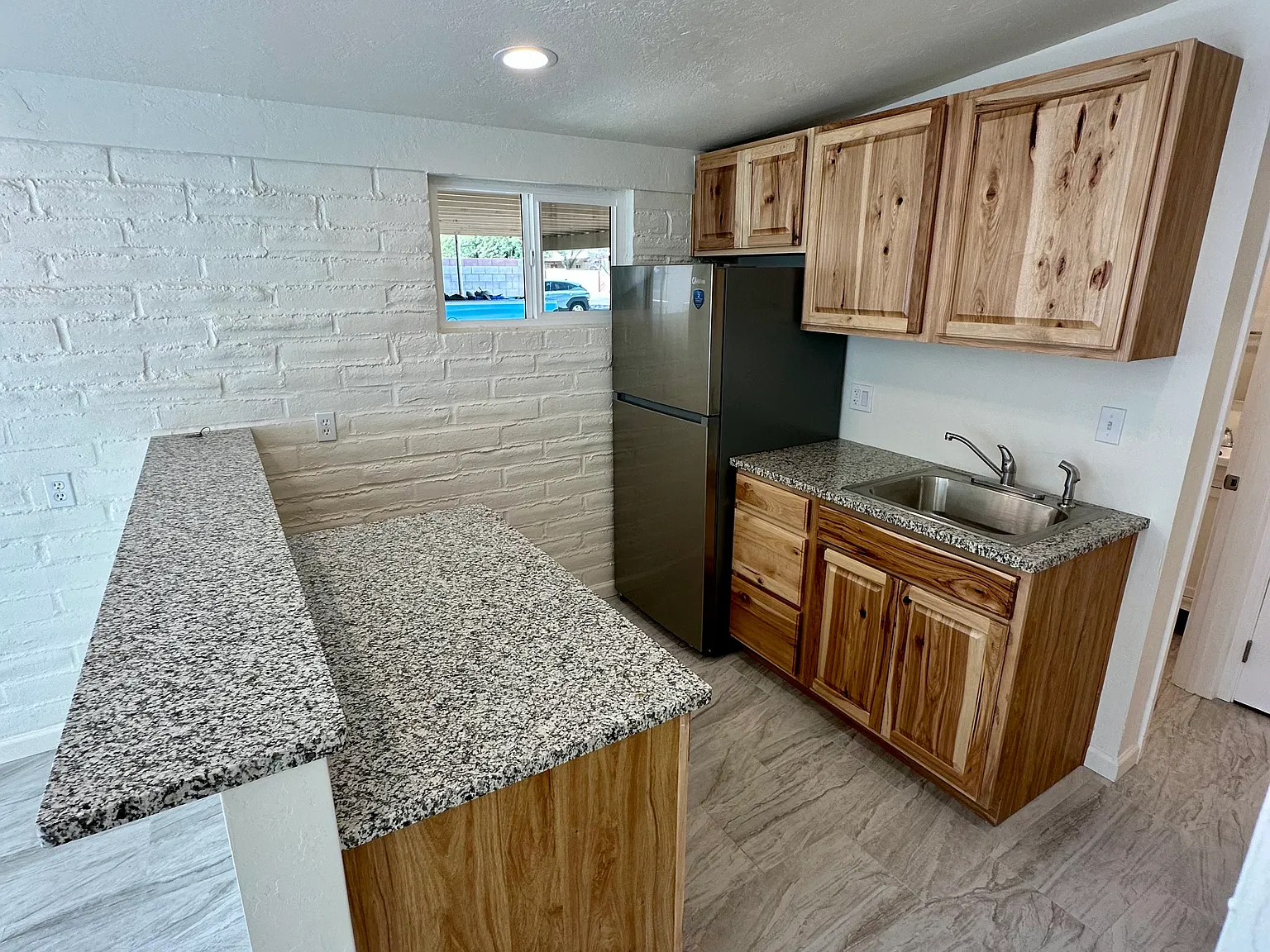 2 bed, $1,100 — Photo 2
