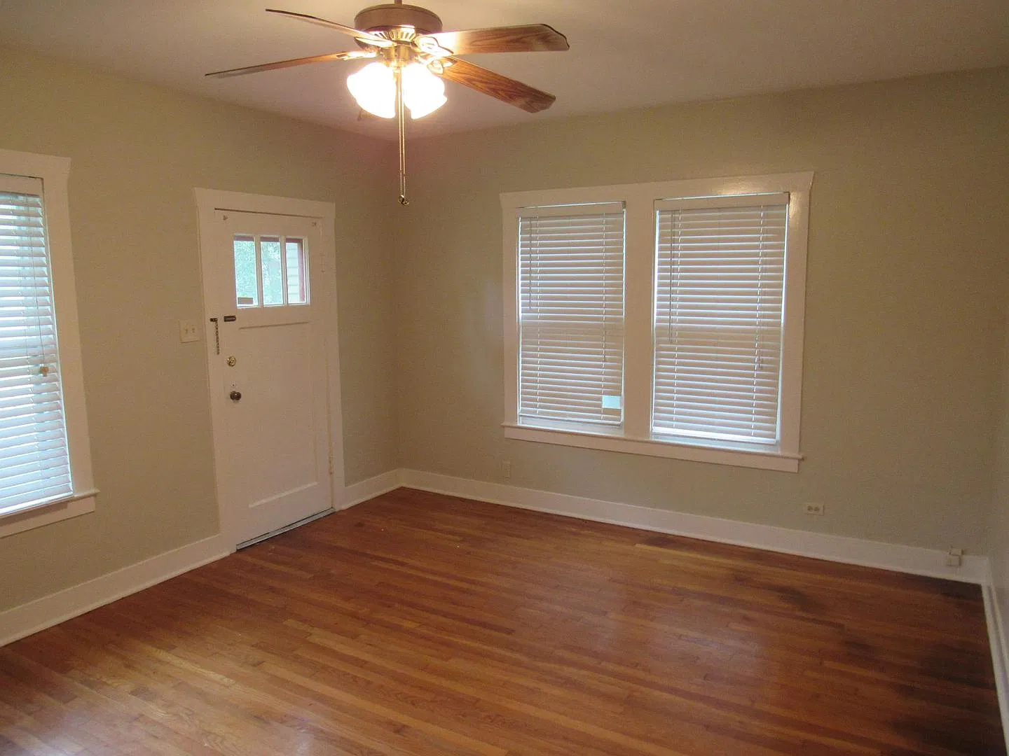 228-c — Photo 2