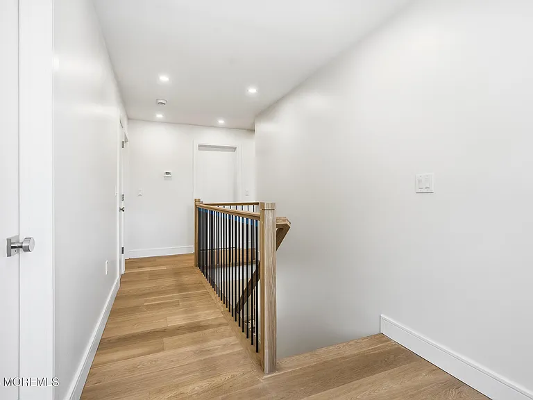 19 Roslyn Dr — Photo 26