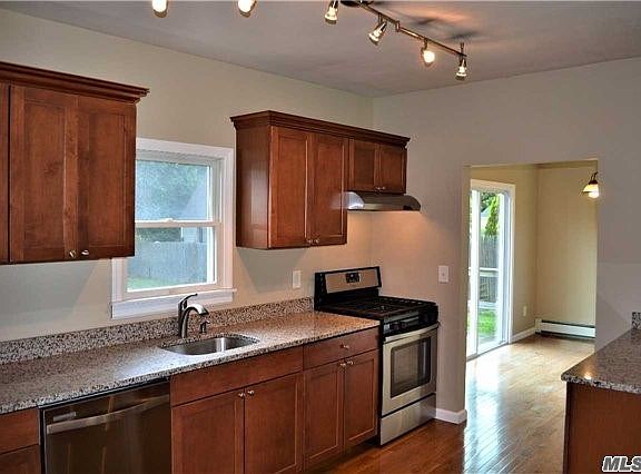 3rd image of 124 Chapel Ave