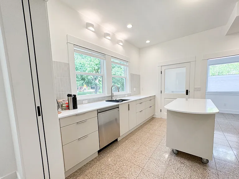 532 NE 29th Ave — Photo 15