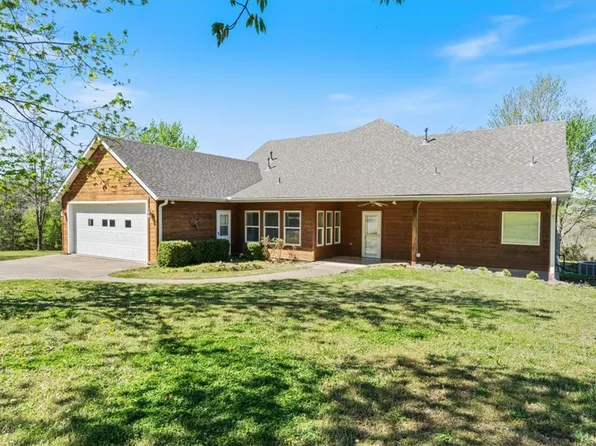 141 Hawn Ave, Huntsville, AR 72740