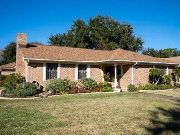 702 Pinebrook Ln, Baytown, TX 77521